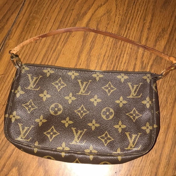 Louis Vuitton Handbags - Louis Vuitton Monogram Pochette
